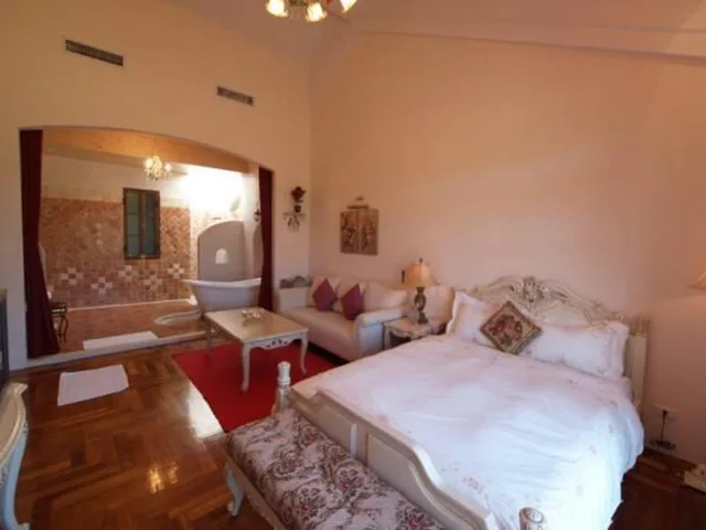 غرفة بسرير مزدوج بإطلالة على الجبل، Tuscany Resort 1/1