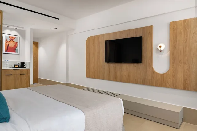 غرفة جونيور بسرير كوين بإطلالة على البحر بشرفة مع أريكة، Paralos Rodos Lifestyle Hotel 6/10