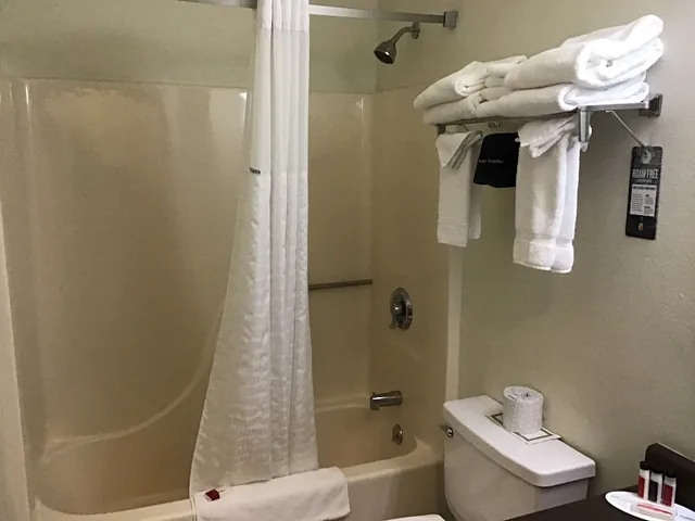 غرفة قياسية بسرير كينج، Super 8 by Wyndham Livingston Yellowstone 5/6