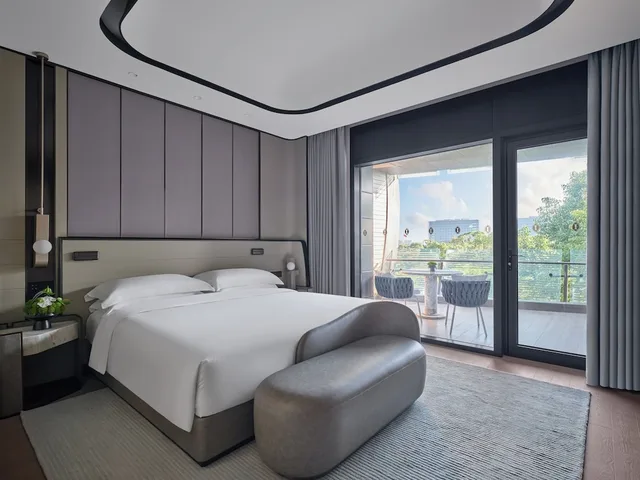 غرفة كلاسيكية بسريرين مزدوجين بشرفة، InterContinental Shanghai Harbour City 2/4