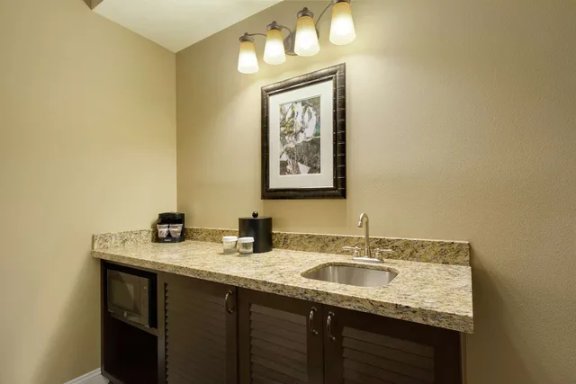 2 room suite - 2 queen beds - non smoking، Embassy Suites by Hilton Savannah Historic District 6/6