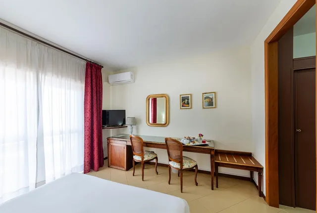 Classic, 1 Queen and 1 Single Bed, Convertible Double Bed، Hotel Sakura, Sure Hotel Collection by Best Western 1/2