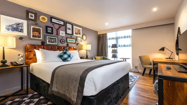غرفة قياسية بسرير كينج، HOTEL INDIGO YORK 2/10