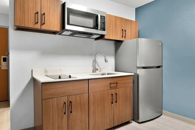 استوديو بسرير كوين، Red Roof Inn Auburn Hills 7/7