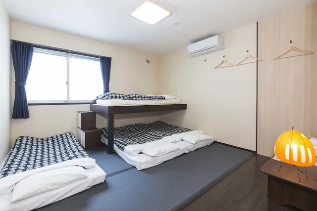 Private, 4 Beds, 4 Futon Beds, Shared Bathroom، Fujitaya Bnb 1/2