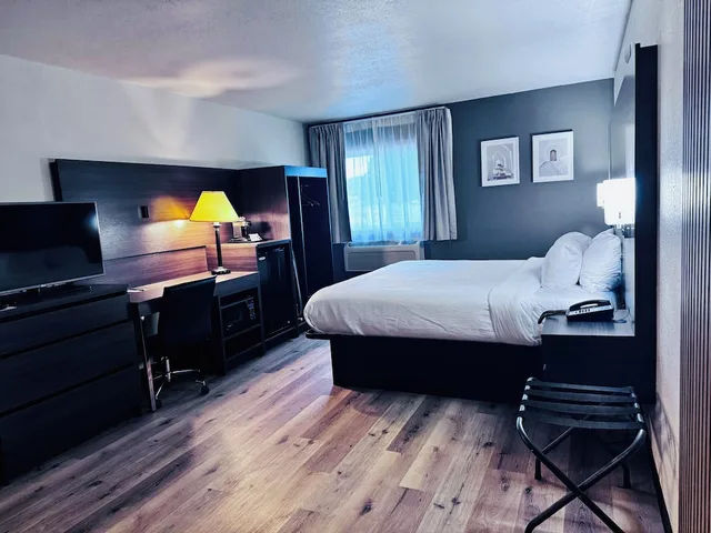 جناح بسرير كينج بحوض جاكوزي، Quality Inn Spearfish I-90 7/10