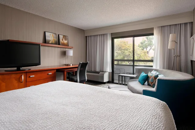 غرفة بسرير كينج، Courtyard by Marriott San Francisco Airport 3/5