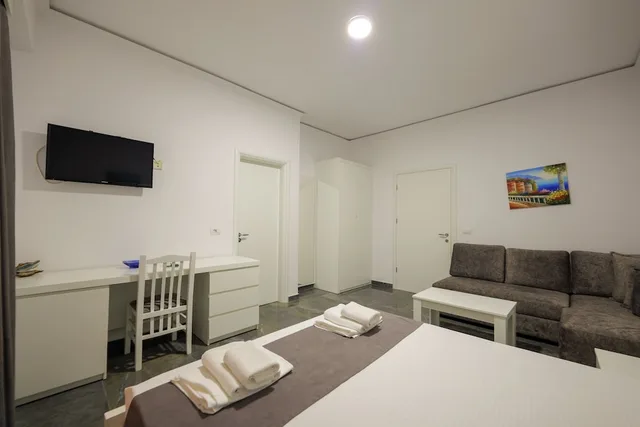 Room, Quadruple, Double Bed, Lateral Side Sea View, 2 Sofa، Vila Era Beach 2/4