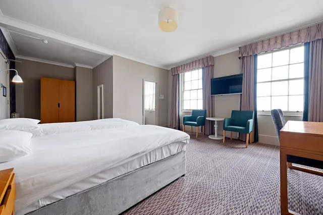 غرفة سوبيريور بسريرين منفصلين بإطلالة على البحر، Royal Hotel Whitby 1/3