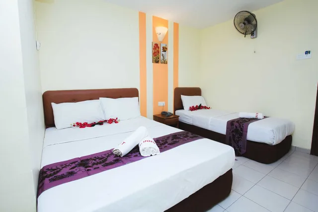 3 Bedrooms, Family, Triple, Twin Beds, No Window، Sun Inns Hotel Sunway City Ipoh 2/3