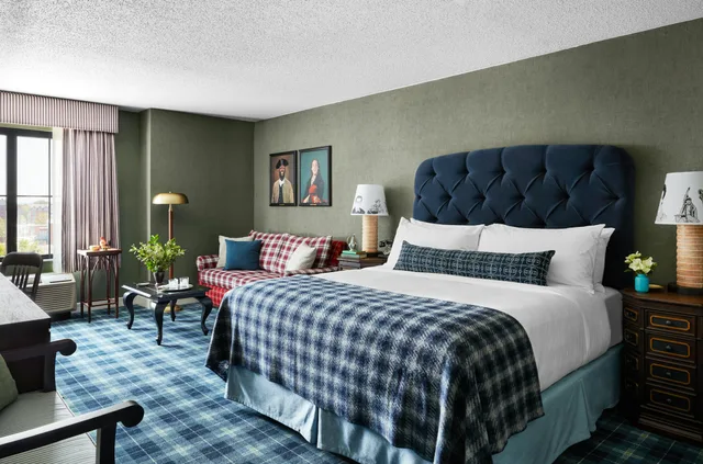 Graduate, King Bed, Large، Graduate by Hilton Storrs 1/2