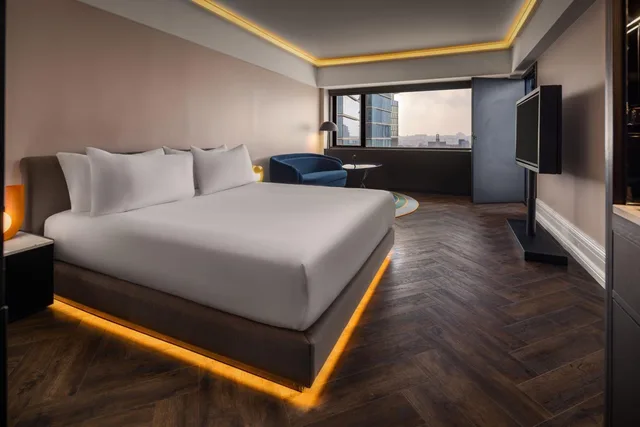 Art, Guest Room, King Bed، Cardo Brussels, Autograph Collection 1/3