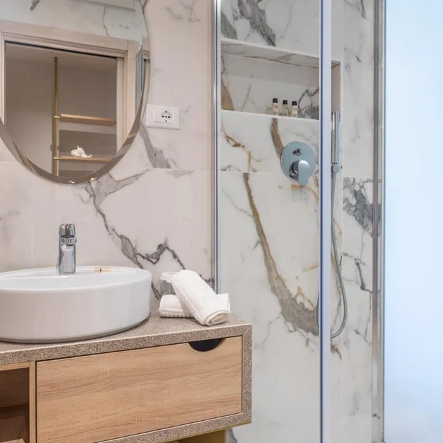 Deluxe, Double Bed, Lateral Side Sea View، Salus Smart & Chic Hotel 10/10