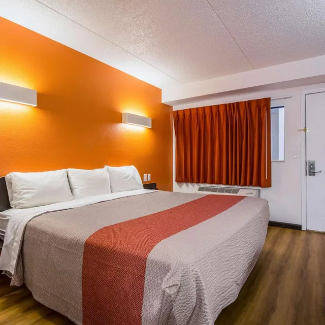 غرفة بسرير كينج للمدخنين، Motel6 Ashland, OH 2/10