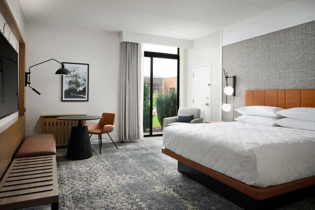 غرفة بسرير مزدوج لذوي الإعاقة، Sheraton Grand Rapids Airport Hotel 1/4
