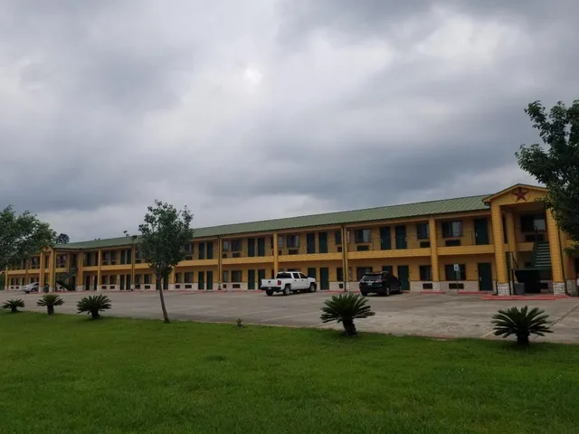 غرفة بسرير كينج للمدخنين، Palace Inn Hankamer 1/2