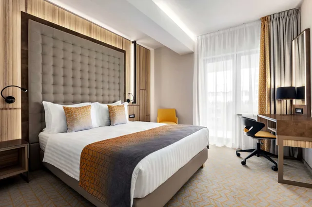 غرفة بسرير كوين، Ramada By Wyndham Ramnicu Valcea 1/3