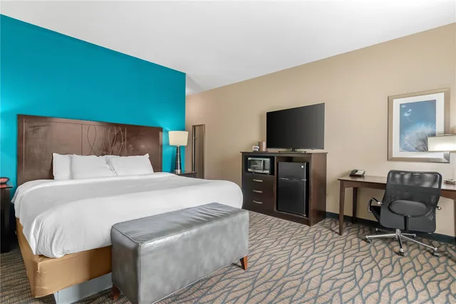 غرفة بسرير كينج، Best Western Plus Hiawatha Hotel 1/4