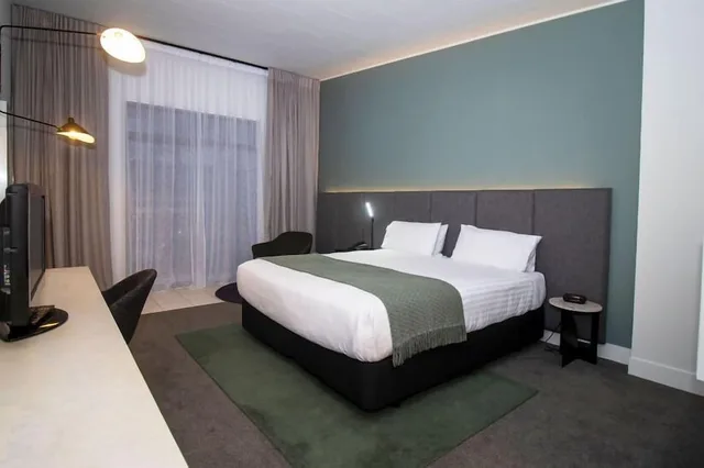 غرفة ديلوكس بسرير كوين بإطلالة على الحديقة، The Avenue Hotel 1/2