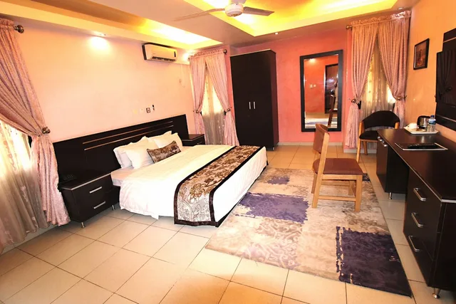 جناح تنفيذي بسرير كينج، Ishakool Hotels 1/4