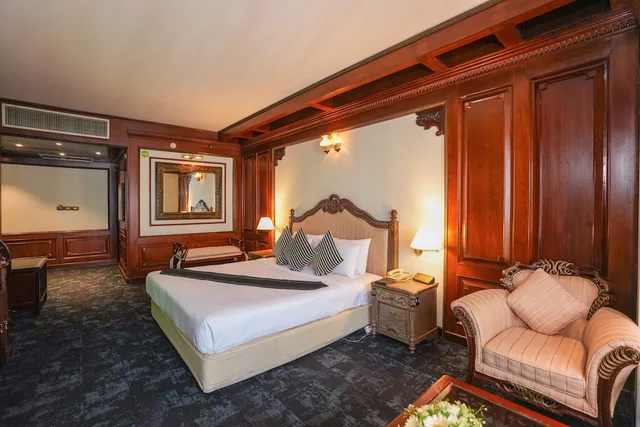 جناح بسريرين كينج، Hotel Sarina 4/10