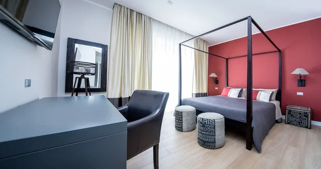 غرفة فاخرة بسرير مزدوج، Suite 136 Luxury Rooms 1/2