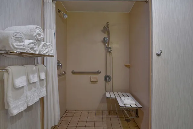 استوديو بسريرين كوين مع أريكة لذوي الإعاقة، Hampton Inn And Suites Birmingham Hoover Galleria 1/1