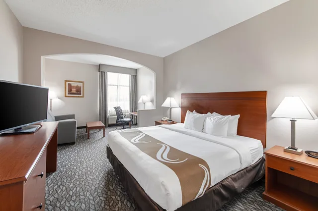 جناح بسرير كينج، Quality Suites Austin South St. Elmo District 3/7