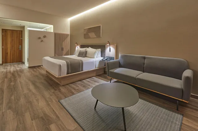 غرفة سوبيريور بسرير كينج، City Express Plus by Marriott San Luis Potosi 4/6