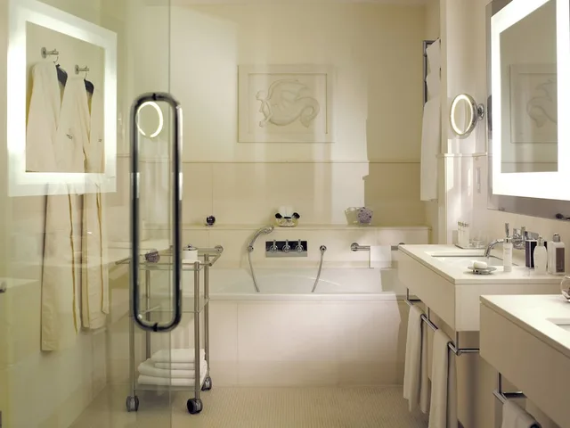 Brown, Suite, King Bed، Browns Hotel, a Rocco Forte Hotel 3/4