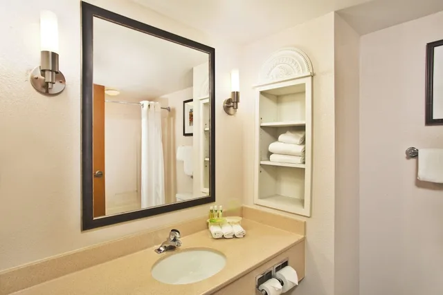 جناح بسرير كينج مع أريكة، Holiday Inn Express Hotel Suites Harrington 5/6