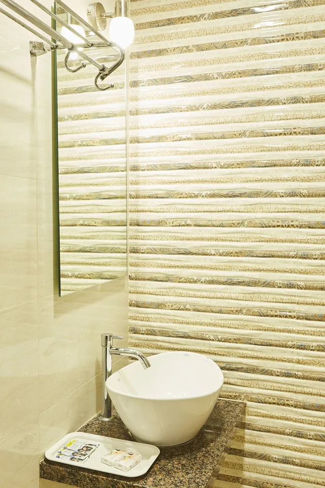 Deluxe, Double Bed, Hotel Alibaba Mumbai 9/10