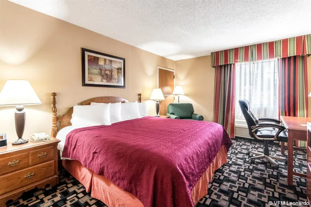 غرفة بسرير كينج، Quality Inn Ripley, WV 5/9
