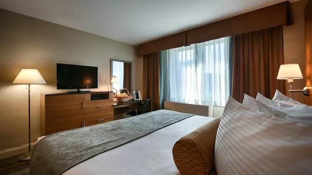 غرفة قياسية بسرير كينج بحوض جاكوزي، Best Western Queens Gold Coast 4/8