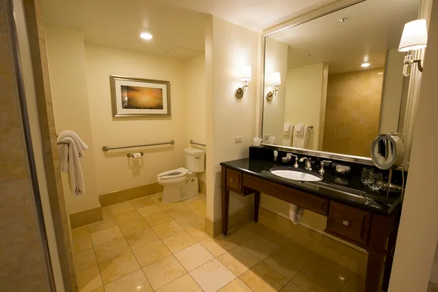 جناح بسريرين كوين بإطلالة على البحيرة لذوي الإعاقة، The Edgewater 3/3