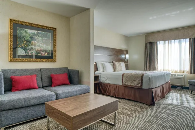 جناح بسرير كينج، Evergreen Inn And Suites 2/4