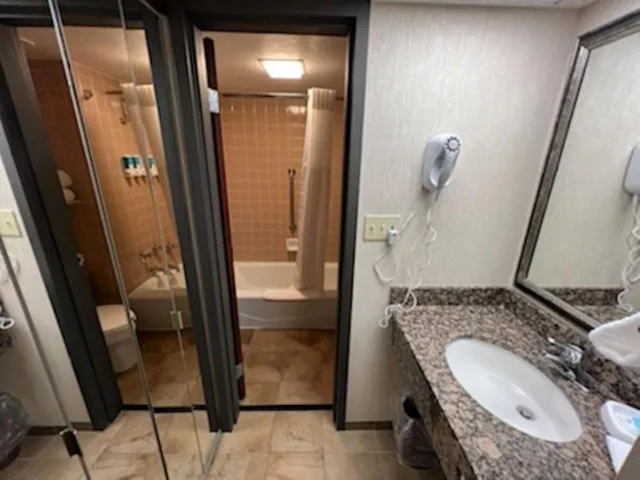 استوديو بسرير كينج مع أريكة، Hotel Lotus Kansas City Merriam 4/6