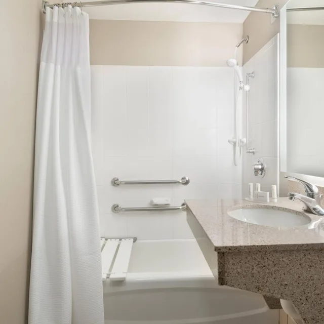 جناح بسرير كينج مع سرير سحّاب إضافي مع أريكة، Springhill Suites Cleveland Solon 4/5