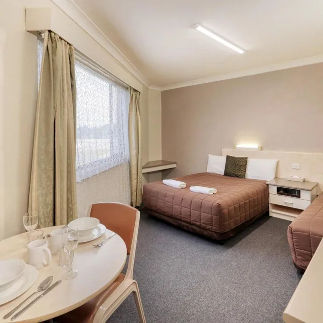 جناح عائلي، Sapphire City Motor Inn Inverell 4/9