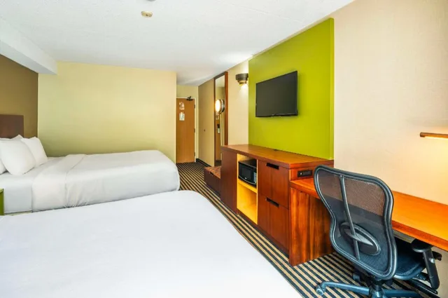 غرفة بسريرين كوين لذوي الإعاقة، Comfort Inn Midland 3/3