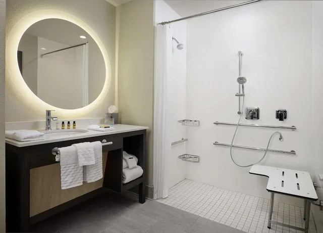 غرفة قياسية بسرير كينج لذوي الإعاقة، Best Western Plus Executive Residency Jackson Northeast 6/8