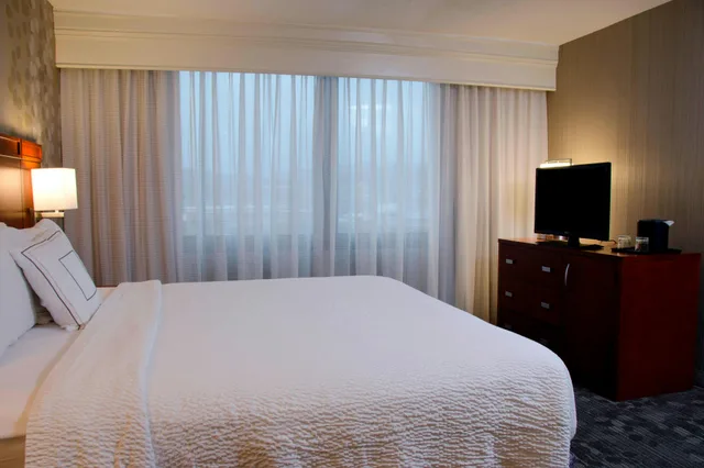 Suite, Courtyard By Marriott Waterbury Downtown 1/3