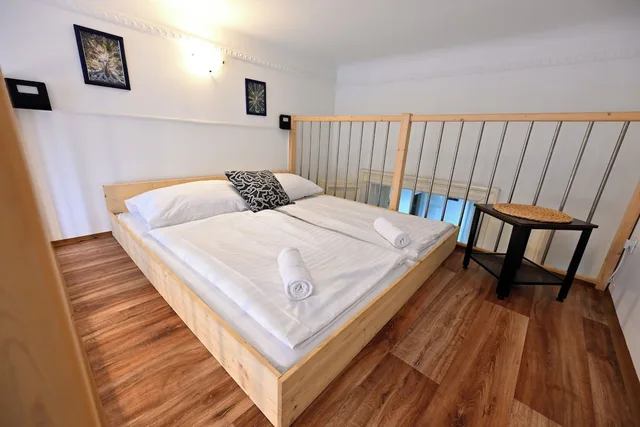 Mezzanine, 2 Bedrooms, Gallery, Apartment, Bunk Bed, 3 Beds, Private Bathroom, Sofa، Hybernska Apartments 1/10