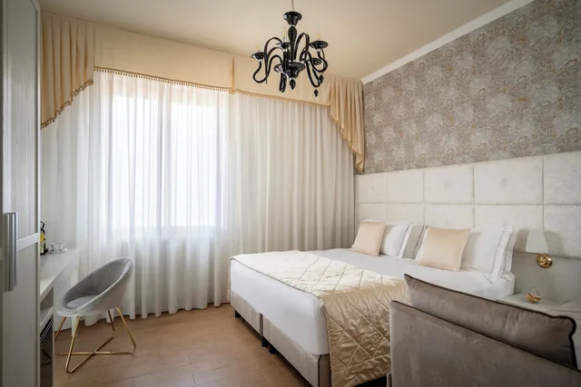 Double Deluxe, Hotel Re Enzo 6/10