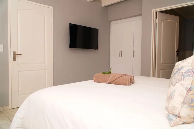 4 Bedrooms, Luxury, Chalet, Splash Pool، Hazyview Cabanas 2/4