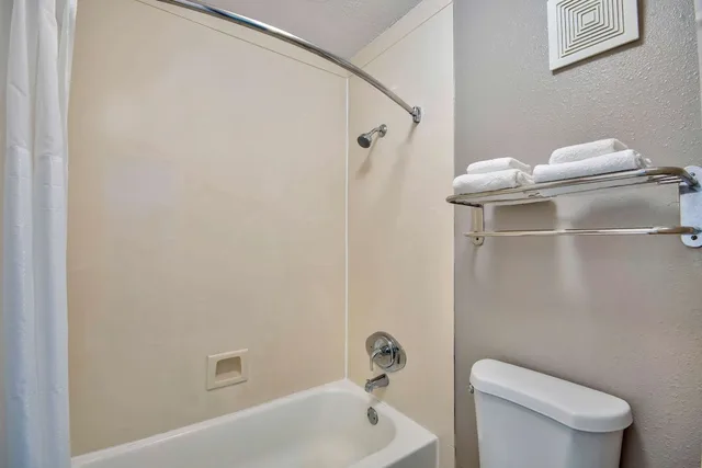 غرفة قياسية بسرير كينج للمدخنين، Motel6 Bossier City, LA 7/7