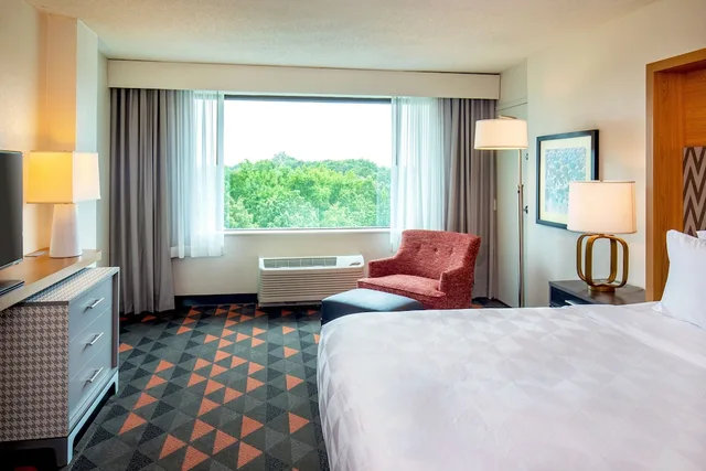 غرفة بريميوم ركنية بسرير كينج، Holiday Inn Newport News - Hampton 3/6