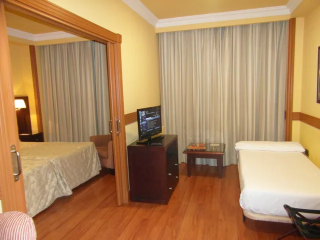 غرفة قياسية ثلاثية، Hotel Ii Castillas Avila 2/2