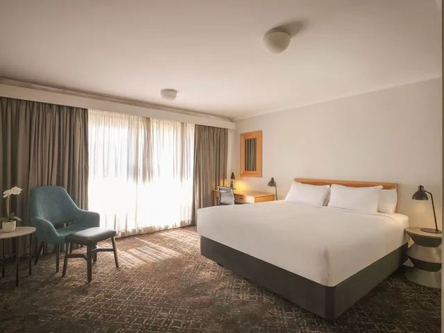 غرفة قياسية بسرير كينج وسرير كوين بشرفة، Rendezvous Hotel Sydney The Rocks 4/5