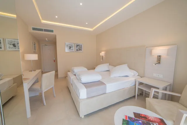 غرفة ديلوكس بسرير كينج بإطلالة على الحديقة، Maritim Antonine Hotel and Spa Malta 9/10